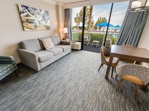 Direct Oceanfront, Beautifully Decorated