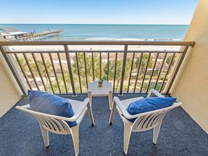 Balcony with Amazing Views of the Ocean