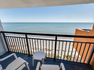 Balcony with Amazing Views of the Ocean