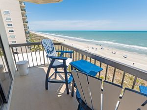 Balcony with Amazing Views of the Ocean☀️