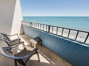 Balcony with Amazing Views of the Ocean