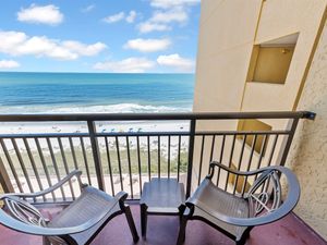 Balcony with Amazing Views of the Ocean☀️