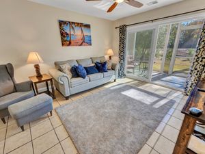 Living Room with Stunning Views☀️