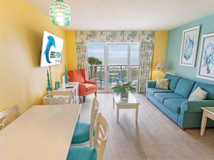 Large Living Room, Beautifully Decorated with Amazing Views
