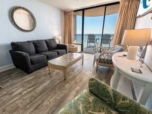 Living Room with Stunning Views☀️