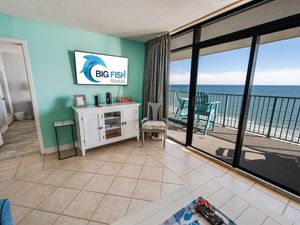 Living Room with Stunning Views☀️