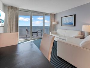 Amazing Living Room with Stunning Views☀️