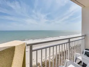 Balcony w/ Breathtaking Ocean Views 🌊
