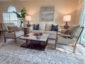 Stylish Living Room with Amazing Views✨

