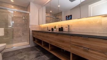 Indulge in Style – Luxurious Bathroom with Elegant Finishes.