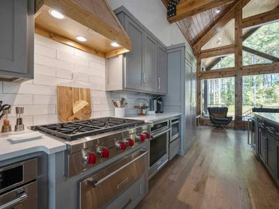 Gas stove, double oven and so much more!
