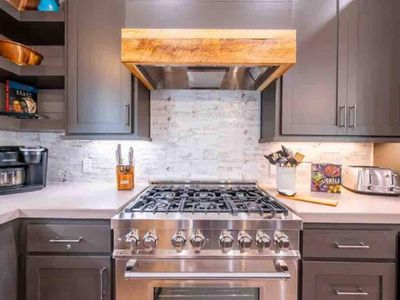 A deluxe 36-inch Chef's range!