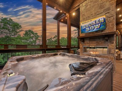 Relaxation at Glass and Timber comes easy when you’re wrapped in warm water and surrounded by towering trees.
