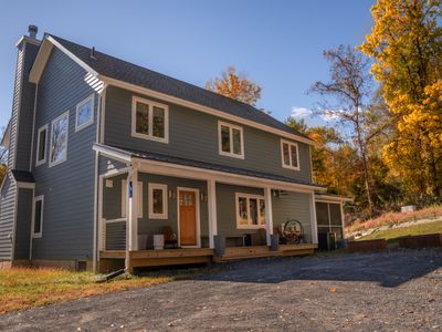 Plenty of parking space right out the front door at Woodland Retreat!