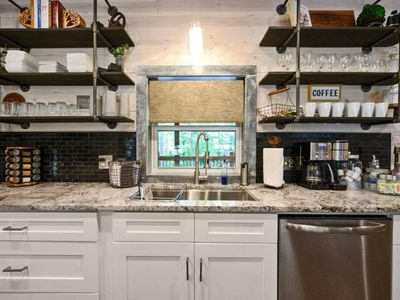 Stainless steel appliances throughout the kitchen!
