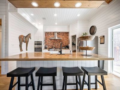 4 seats at the island in the kitchen!
