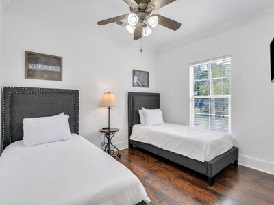 Third bedroom with two twins