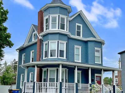 Welcome to Hightop House!