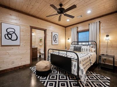 Main level- Queen Suite with private bath