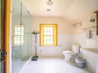 Full bathroom on the second floor