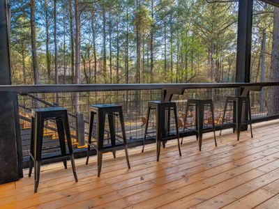 Additional seating at the bartop!