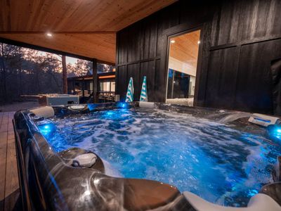 8-person hot tub!