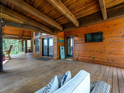 The outdoor patio comes with covered and uncovered areas.