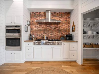 Modern airy vibes with a touch of rustic!
