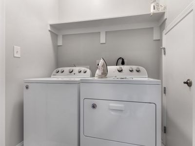 Bottom unit: Washer and dryer in unit