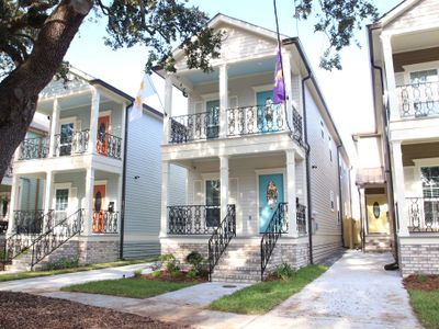 Beautiful New Construction with thoughtful décor for your perfect stay in New Orleans! Two blocks to the Canal Streetcar!