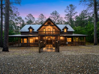 All Spruced Up - 5 STAR Luxury Cabin & Sleeps 18