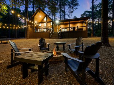 A firepit to enjoy s'mores under the stars!