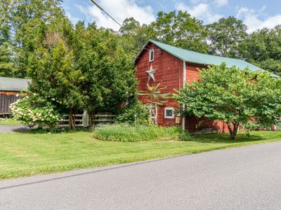 Pastoral outbuildings throughout the grounds for your photo-ops!