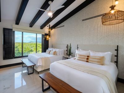 Double Queen Suite with Breathtaking Views of the Mountains and Cityscape