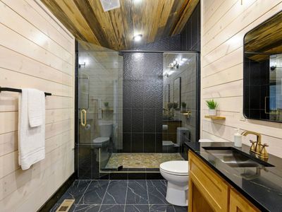Upstairs full bath!