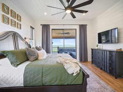 Main level King Master Suite