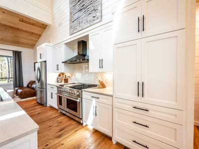 The fully equipped kitchen!