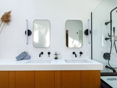 Double vanity sinks and tub/shower combo in the primary bathroom