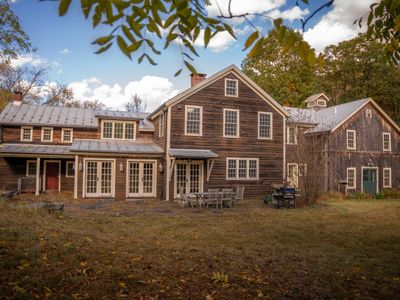 A peaceful vintage farmhouse