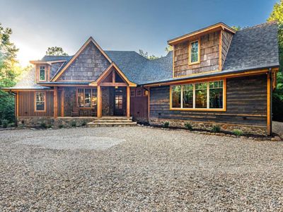 Knoll Creek - Luxury in a Creekside setting. 6 bedrooms, sleeps 19!