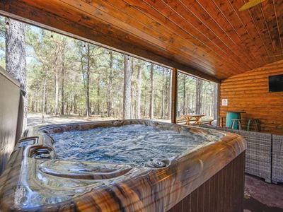 The 6-person luxury hot tub!