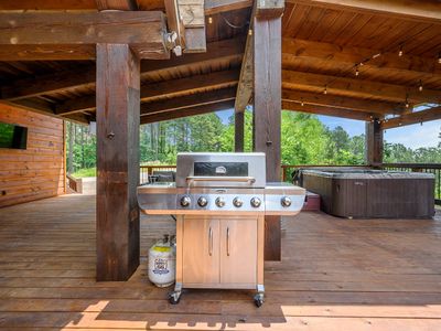 A gas grill is available to all customers. Propane is provided.