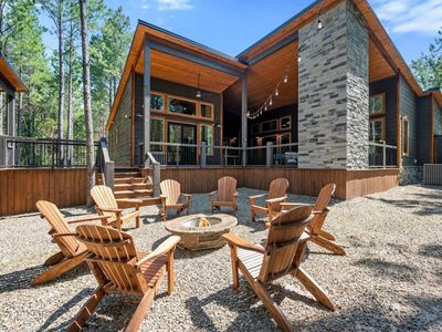 Knock on Wood - Rustic Luxury Cabin Sleeps 14!