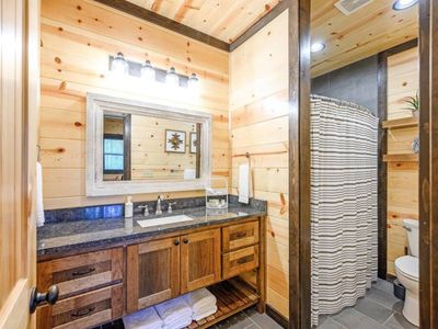 Full bathroom attached to Upstairs King Bedroom 4.