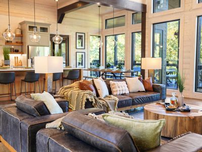 At Glass and Timber high-end furnishings and warm, modern design create an atmosphere that is both elevated and irresistibly cozy.