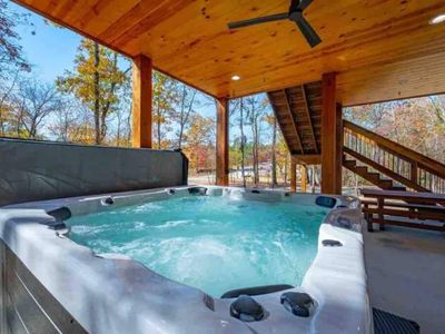 8-person luxury hot tub!