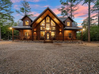 Streams & Dreams- Luxury cabin sleeps 22!