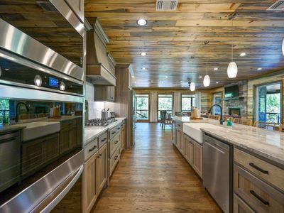 Fully equipped kitchen with all of the appliances.