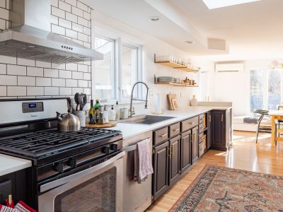 Expansive Chef's Kitchen perfectly positioned between dinning area and living room.