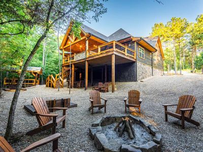 The fire pit is the perfect location to listen to the creek and enjoy company.